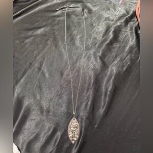 Sliver leaf pendant necklace
